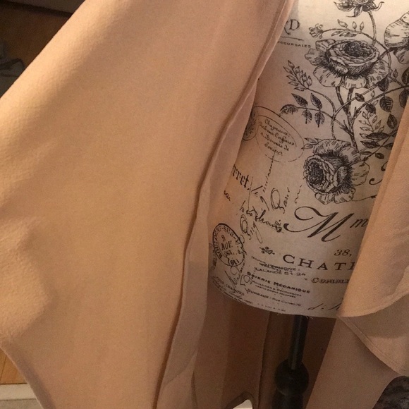 🌻1S Left🌻Premium Lightweight Ruffled Jacket - Picture 4 of 4